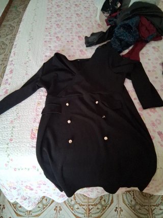 Chaqueta negra con botones