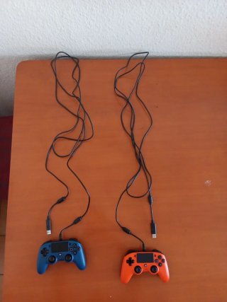 Consola PS4 + 2 Mandos + Juegos