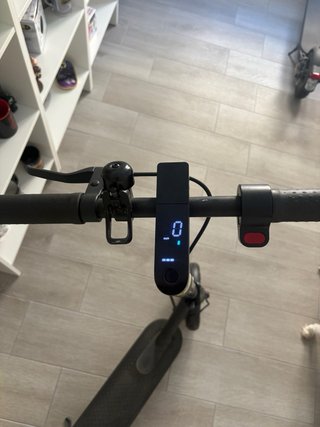 Xiaomi Mi Electric Scooter Pro + cargador original