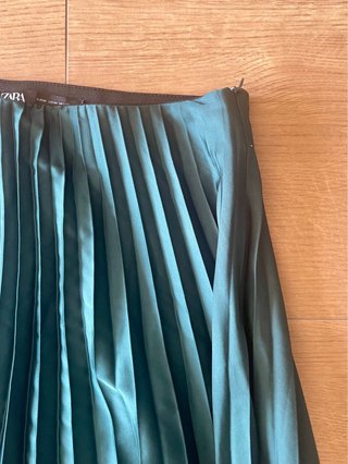 Falda plisada verde oscuro Zara Talla M