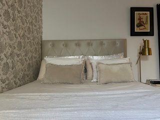 Cabecero beige polipiel cristales Swarovski