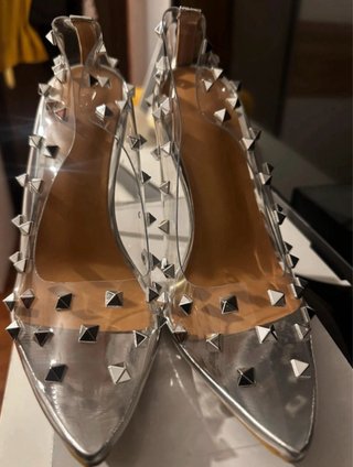 Zapatos tacón transparentes plateados tachuelas