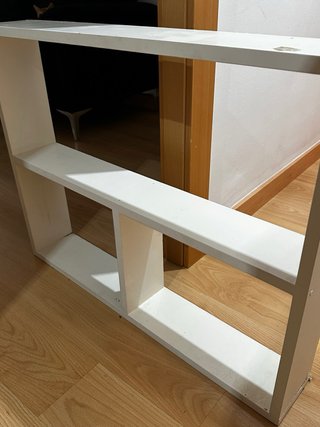 Estantería blanca de madera para pared