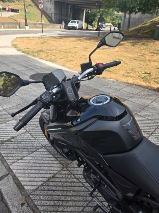 Voge 125R Negra 2000km