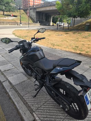Voge 125R Negra 2000km