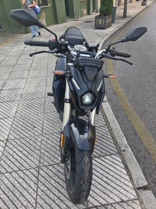 Voge 125R Negra 2000km