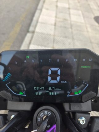 Voge 125R Negra 2000km