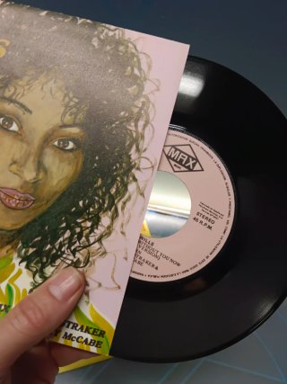 2 singles Viola Wills, Tune In For Lovin' y mas