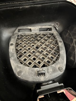 Baúl Givi con base para moto