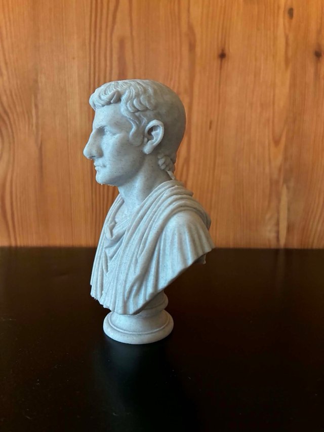 Calígula (Caius Julius Caesar Augustus Germanicus)