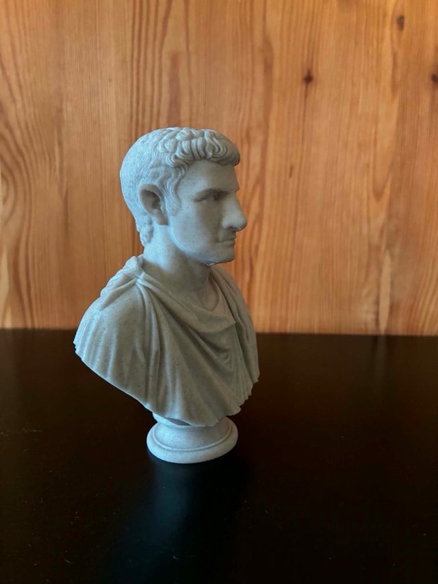 Calígula (Caius Julius Caesar Augustus Germanicus)
