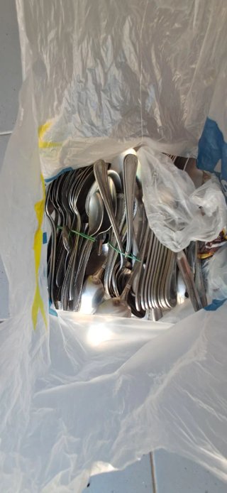 Surtido de menaje de cocina metálico