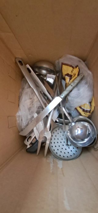 Surtido de menaje de cocina metálico