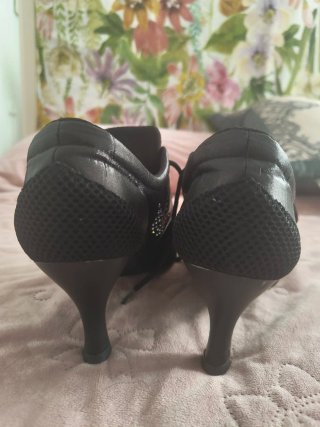 Zapatos de baile latino cerrados con cristales