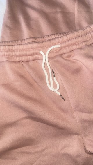 Pantalón ancho hombre rosa