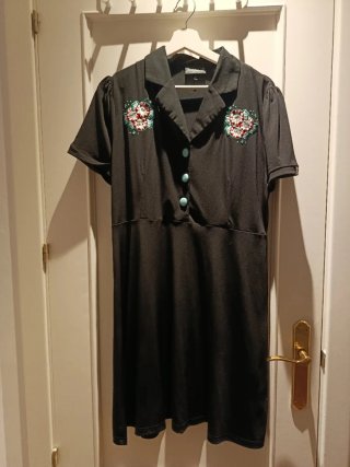 Vestido Pin Up Negro con Bordados