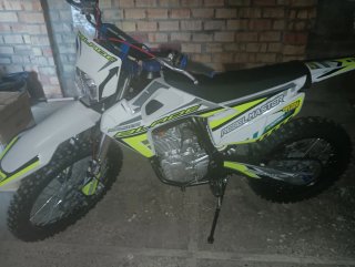 Moto Cross Rebel Master Blanca y Verde