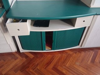 Mueble de salón modular beige y verde