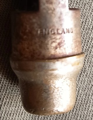 Antiguo silbato metálico inglés