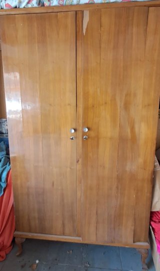 Armario antiguo de madera