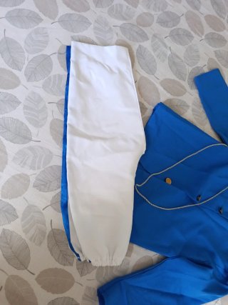 Disfraz de niño azul y blanco