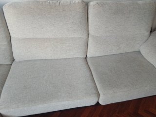 Sofá chaise longue beige y marrón