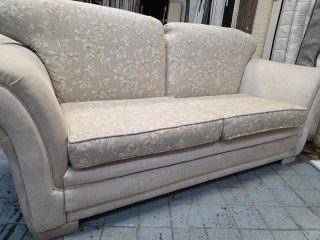 Sofá 2 plazas beige floral seminuevo