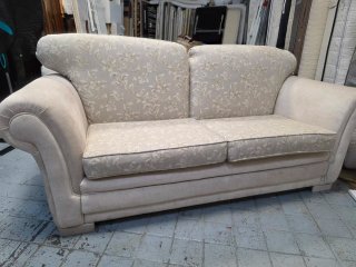 Sofá 2 plazas beige floral seminuevo