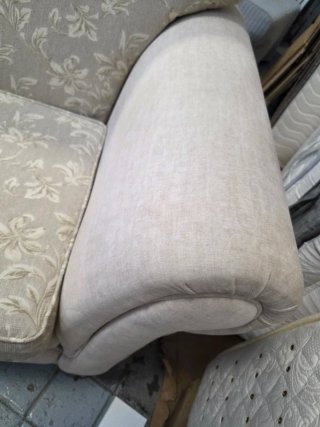 Sofá 2 plazas beige floral seminuevo