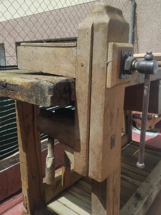 Banco carpintero y herramientas madera