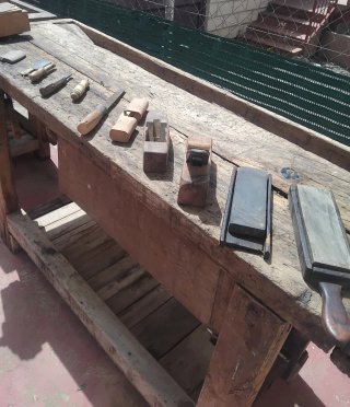 Banco carpintero y herramientas madera