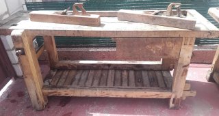 Banco carpintero y herramientas madera