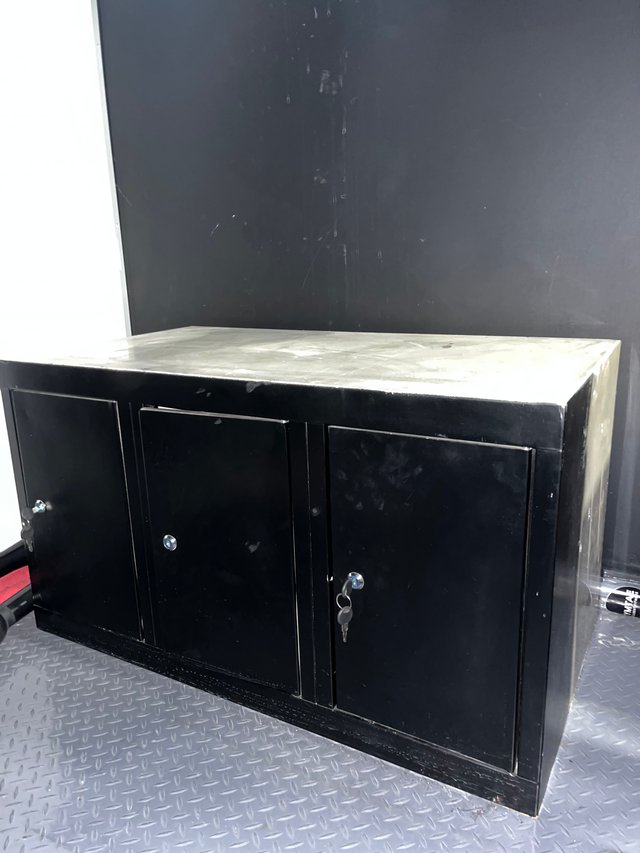 Cajonera metálica con llave
