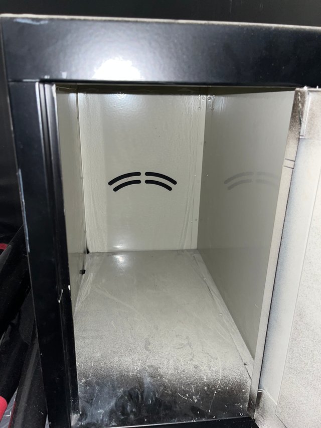 Cajonera metálica con llave