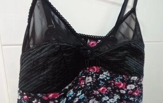 Camiseta lencera floral negra