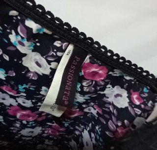 Camiseta lencera floral negra