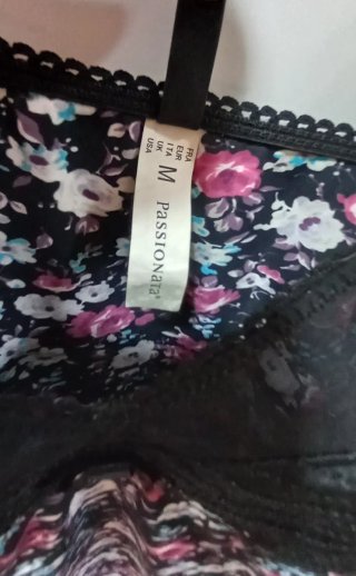Camiseta lencera floral negra