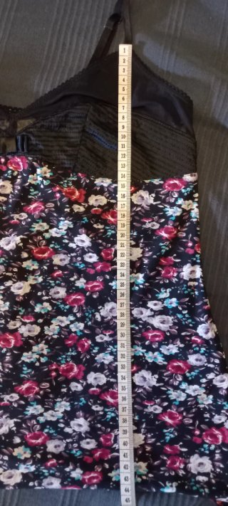 Camiseta lencera floral negra