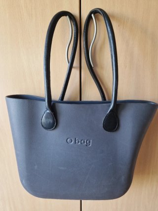 Bolso O bag gris oscuro