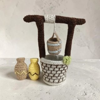 Lote de figuras crochet: aguadera, pozo y cántaros