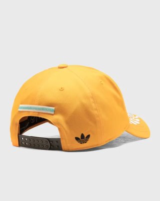 Gorra Adidas x Bad Bunny x Mercedes-AMG Petronas.