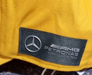 Gorra Adidas x Bad Bunny x Mercedes-AMG Petronas.