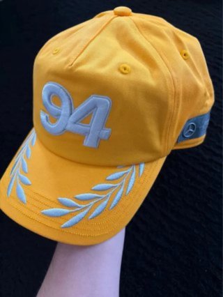 Gorra Adidas x Bad Bunny x Mercedes-AMG Petronas.