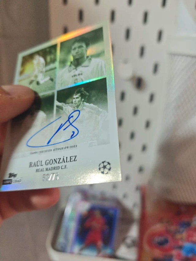 Raúl González Auto  /75  Madrid topps simplicidad