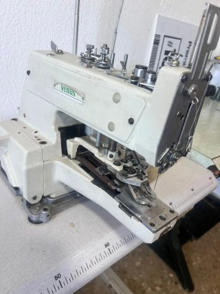 Máquina industrial Venus remalladora y botone