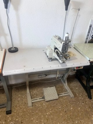 Máquina industrial Venus remalladora y botone