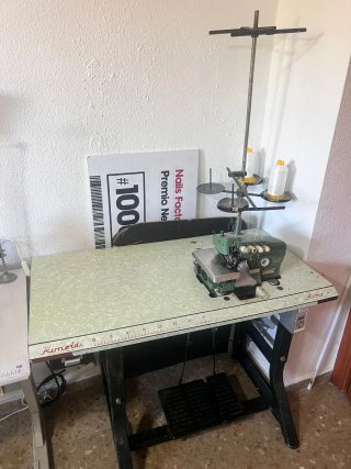 Máquina industrial Venus remalladora y botone