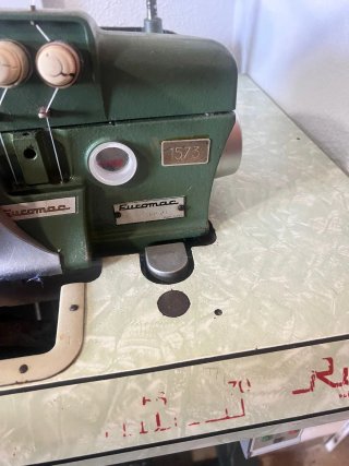 Máquina industrial Venus remalladora y botone