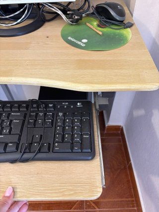 Tavolo per computer con ruote