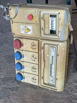 Cuadro Eléctrico Industrial con Tomas y Magnetotér